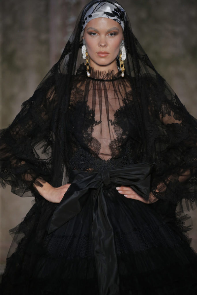 Yolancris presents the FW19 Couture collection ‘All the springs of a ...