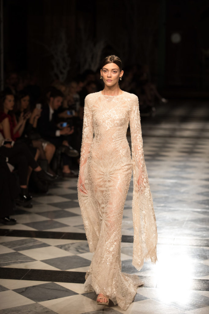The 6 Best Wedding Dresses With Pearls | YOLANCRIS