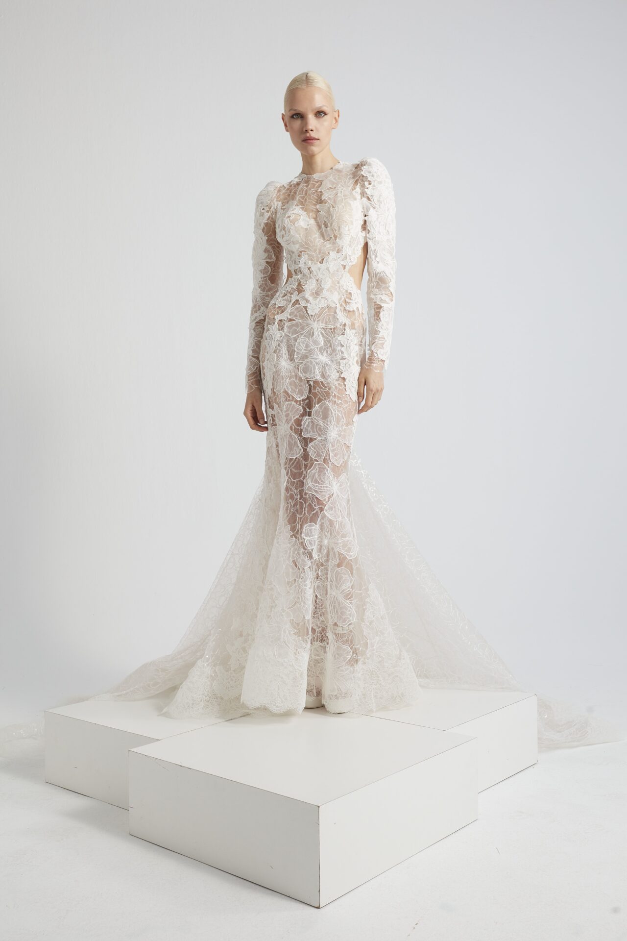 YOLANCRIS Clavelina es uno de los vestidos más especiales de nuestra colección couture para novias.